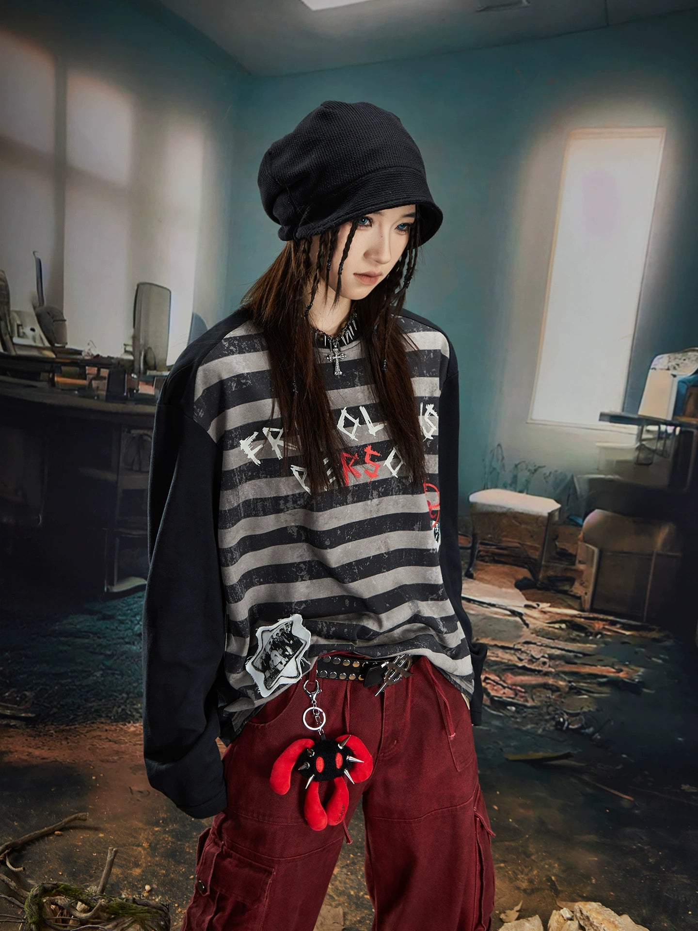 Graffiti Letter Print Stripe Long Sleeve T-Shirt WN20561