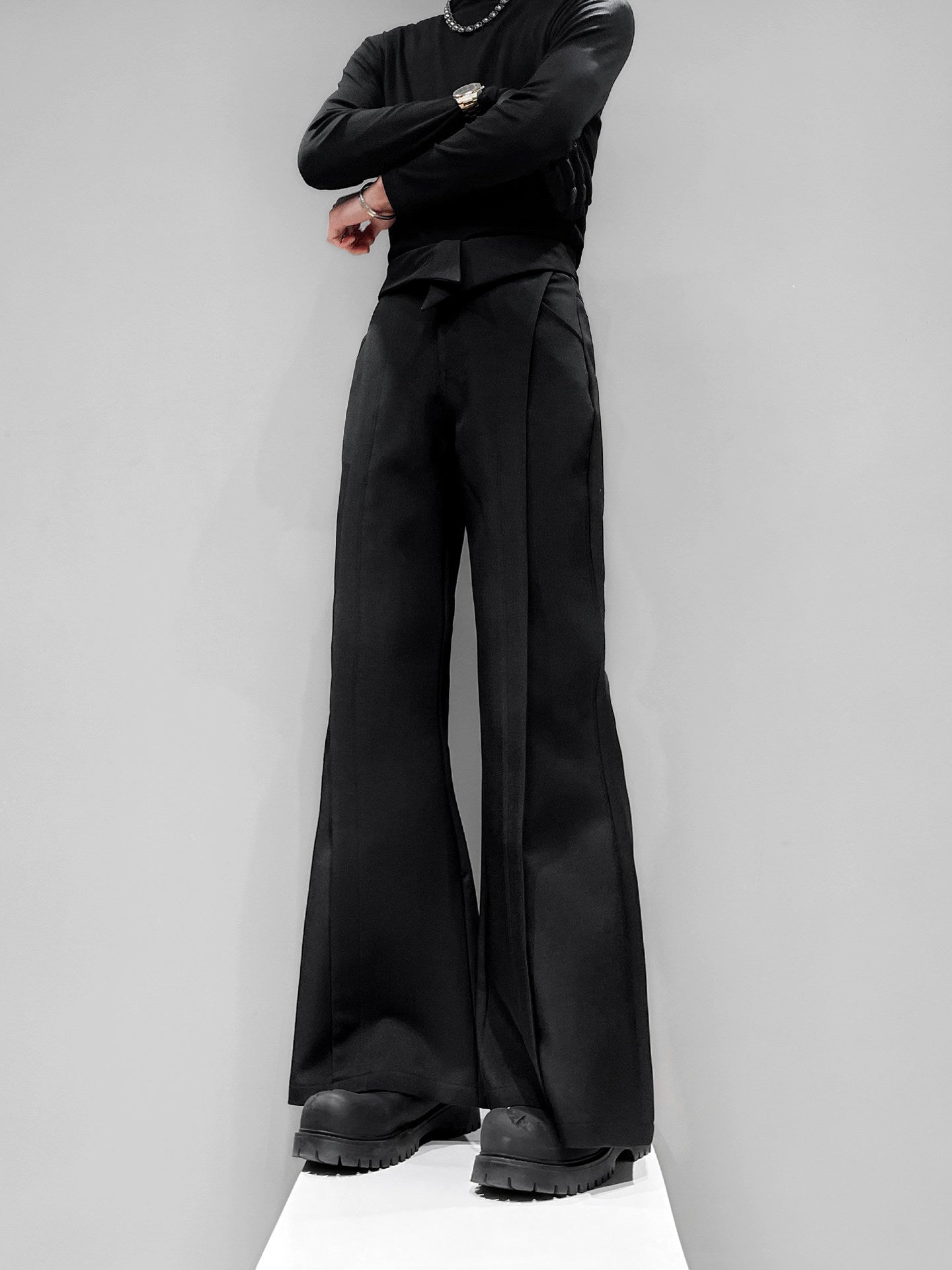 Deconstruction Pleats Flare Trousers WN23893