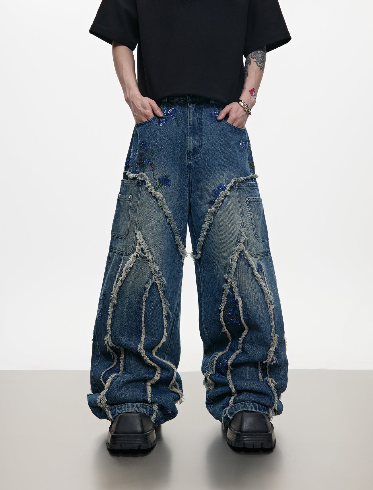 Sequin Embroidery Curved Raw Hem Wide Leg Denim Jeans WN18361