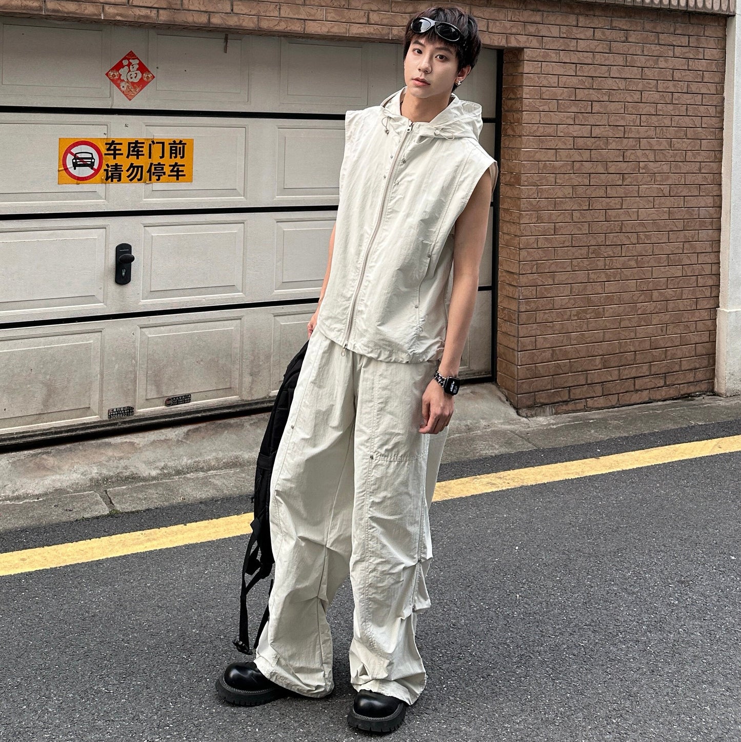 Hooded Sleeveless Jacket & Deconstructed Cargo Pants Setup WN25279