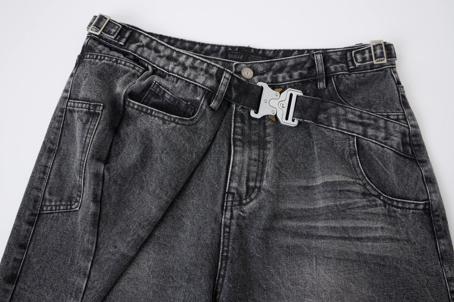 Washed Whisker Metal Buckle Denim Half Pants WN25513
