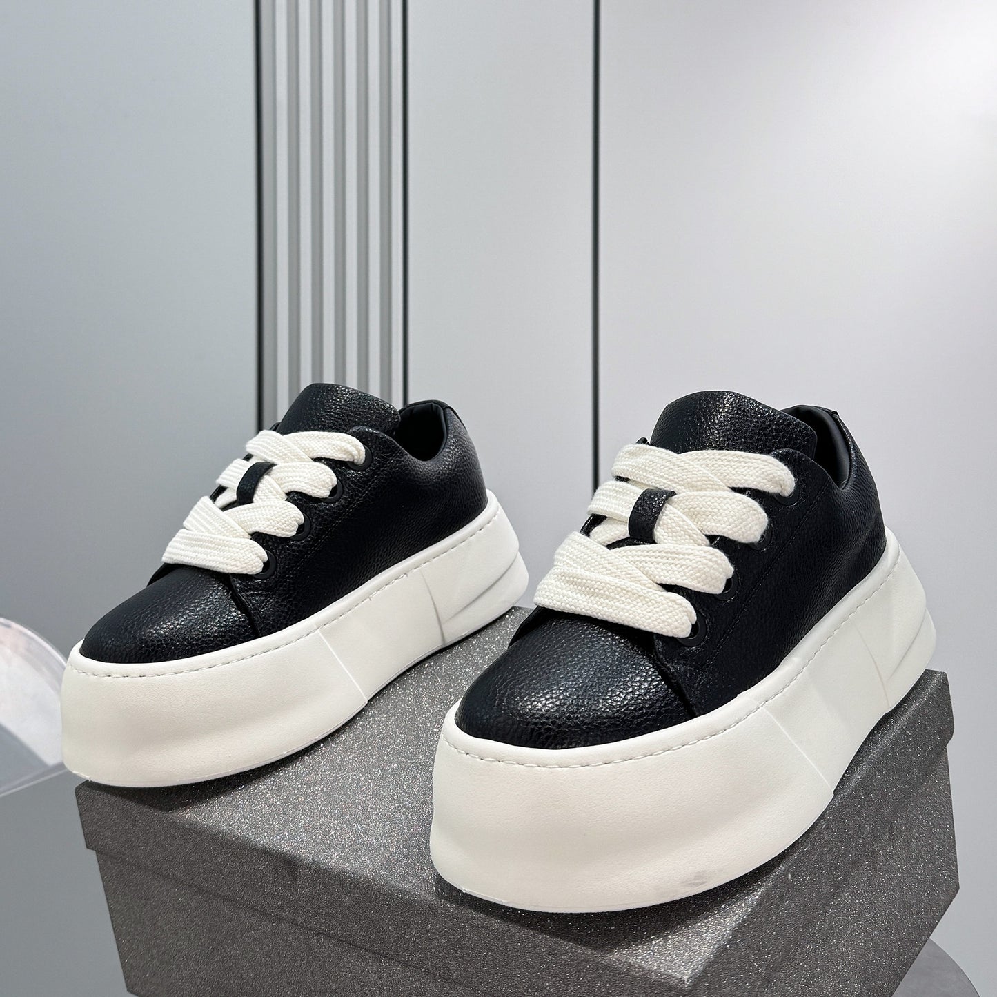 Thick-Sole Height-Increasing Skate Sneakers WN24779