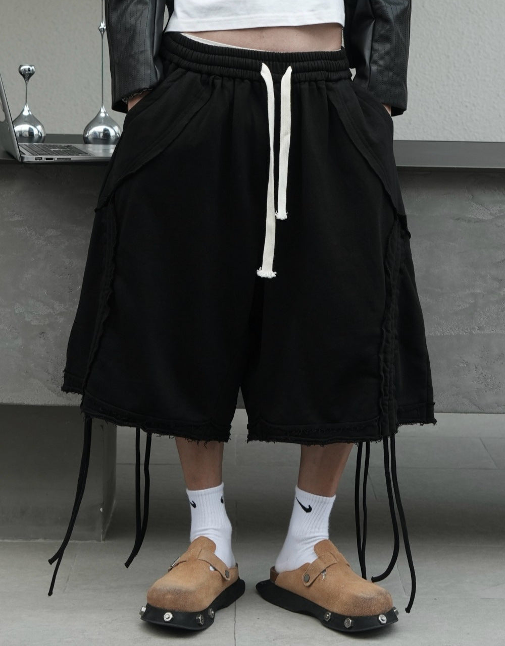 Heavyweight Washed Frayed Strap Wide Leg Half Pants WN27876