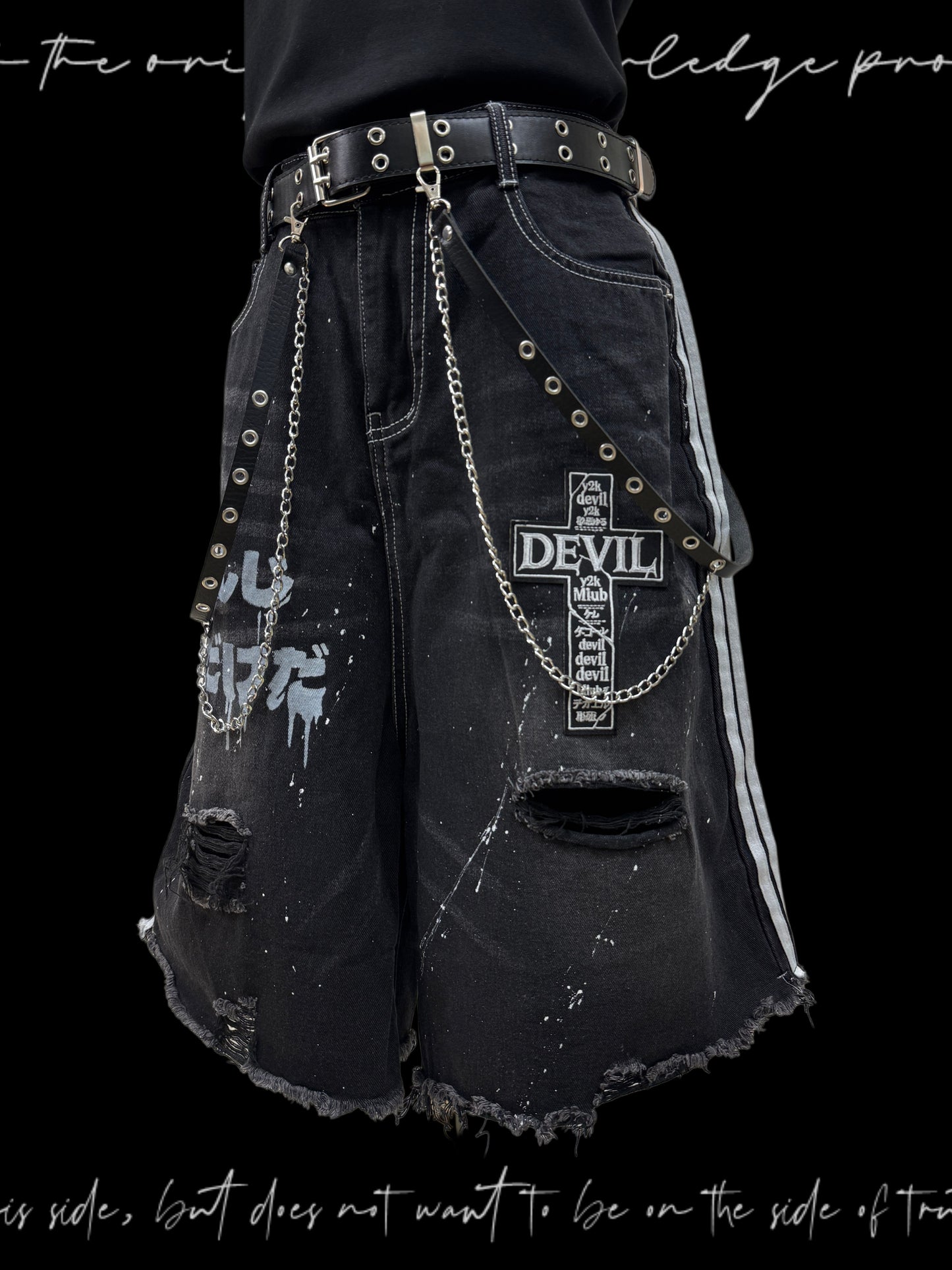 Paint Stripe Damage Denim Half Jeans & Skull Belt & Cross Belt & Belt Chain WN23784