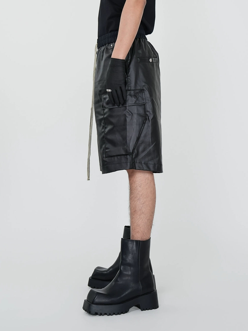 Matte Coated Multi-Pocket Straight Cargo Half Pants WN17329