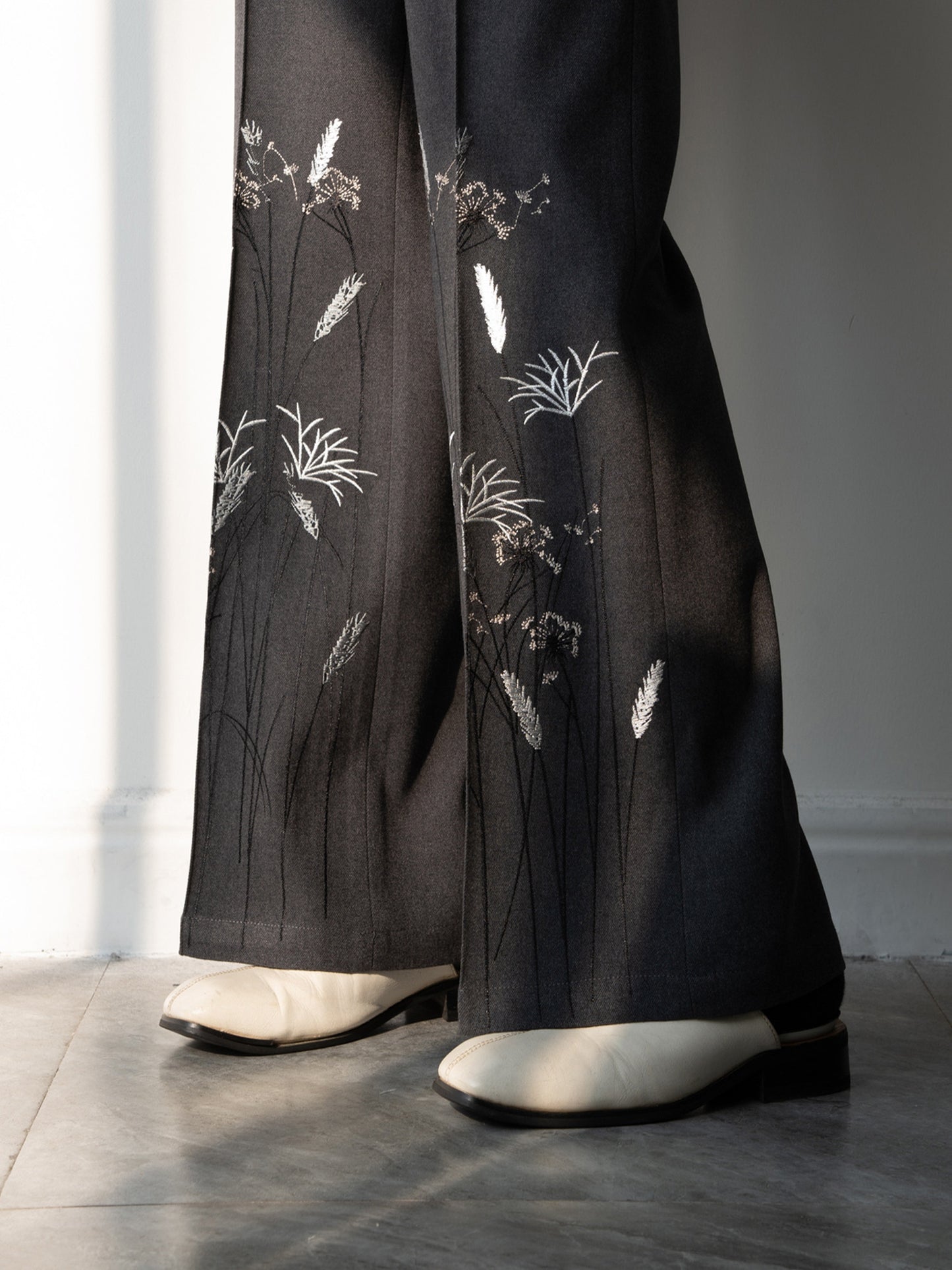 Floral Print Wide-Leg Flare Textured Trousers WN23837