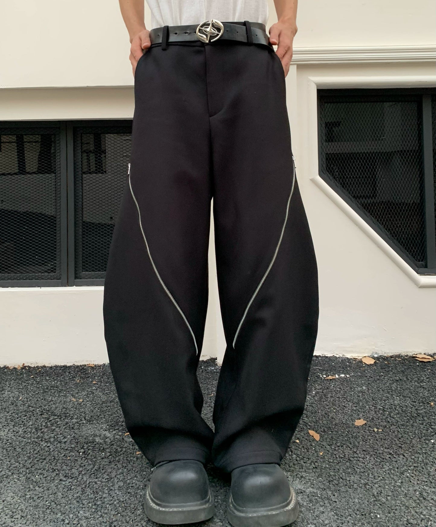 Scimitar Design Diagonal Zipper Wide Leg Trousers WN19771