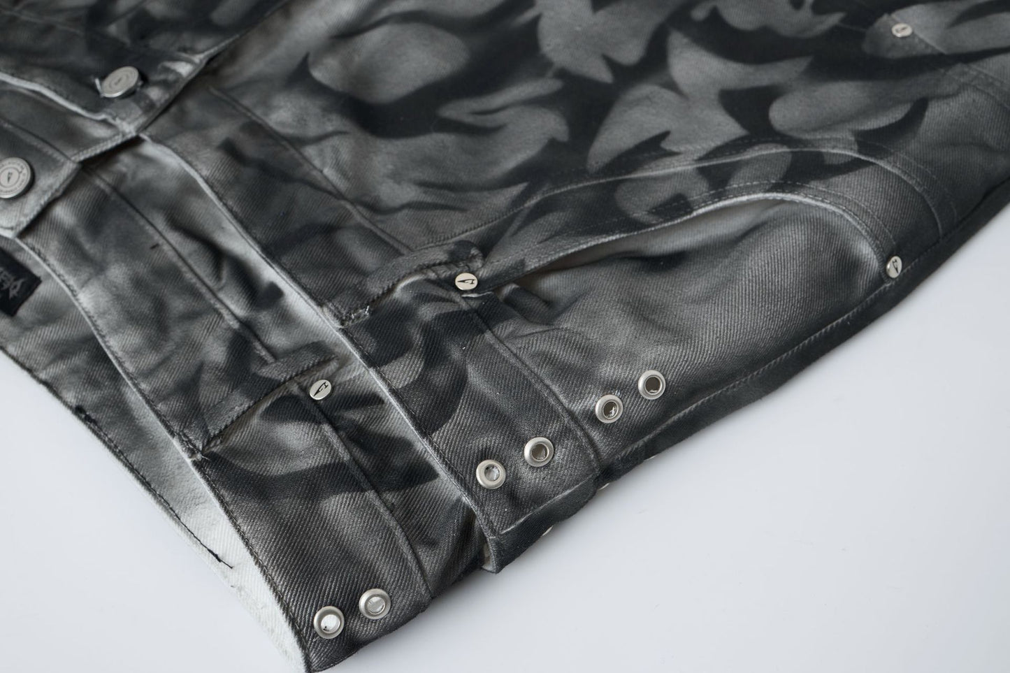 Washed Graffiti Dirty-Dye Denim Half Pants WN25741