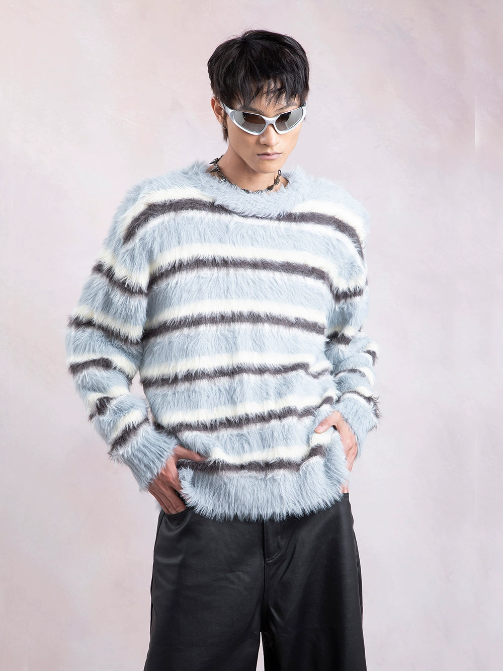 Contrasting Color Stripe Round Neck Knit Sweater WN9312