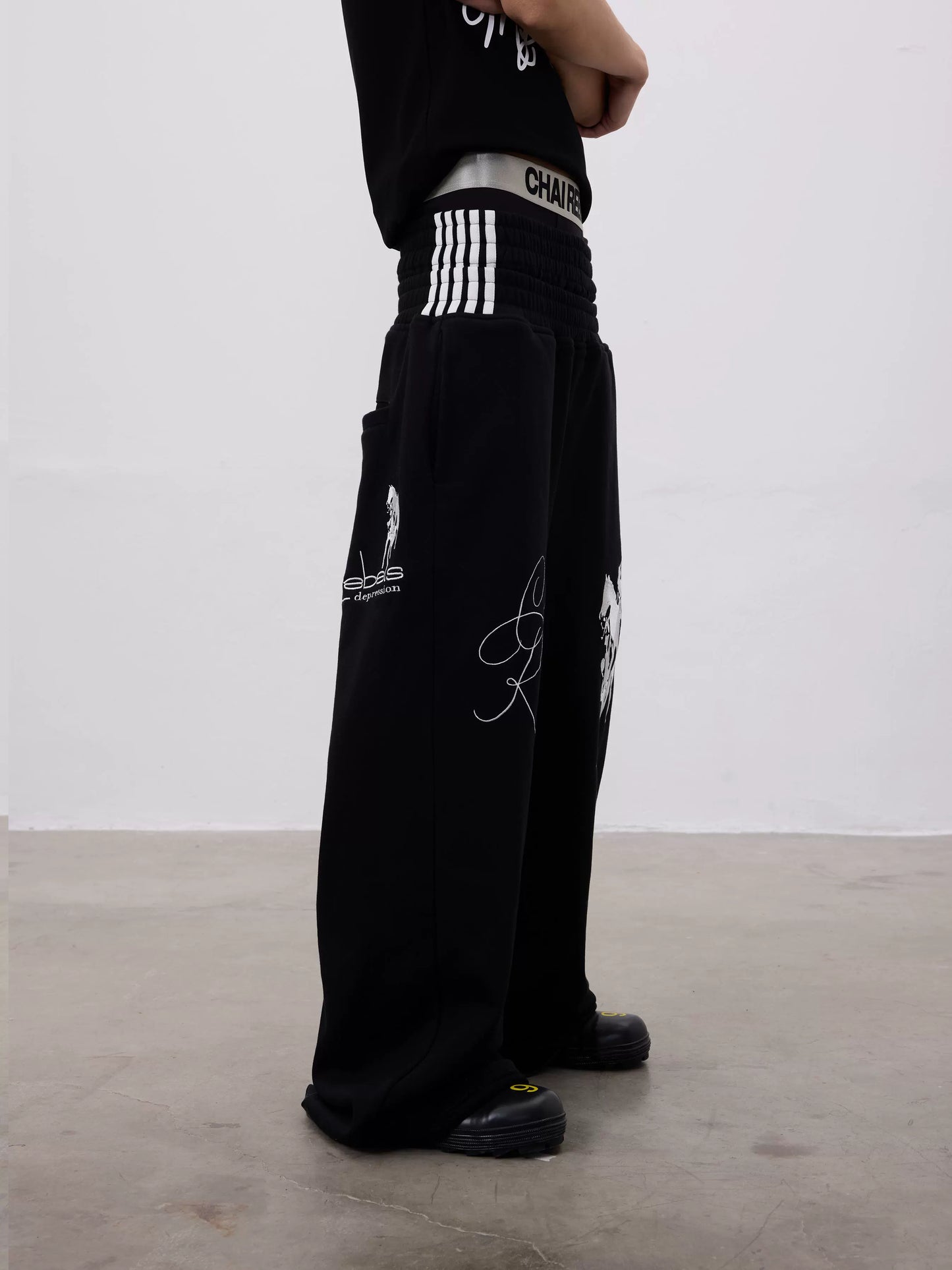 Horse Logo Embroidery Reversible Baggy Sweat Pants WN19065