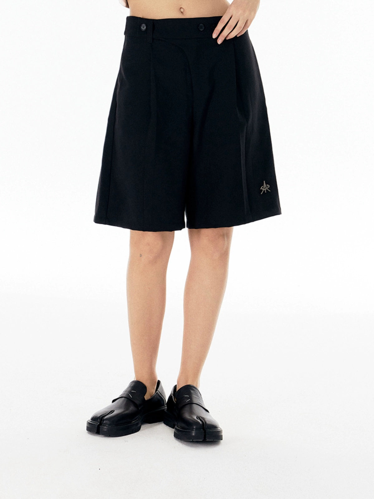 Adjustable Waist Pleated Design Short Pants WN18849