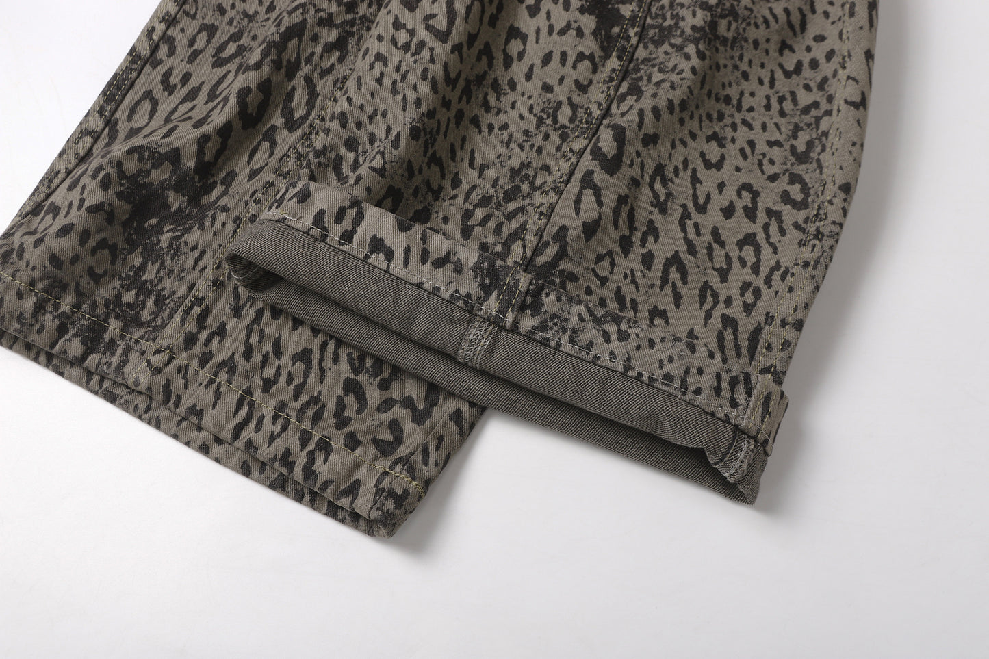 Leopard Print Curved Straight Wide Leg Denim Jeans WN25675