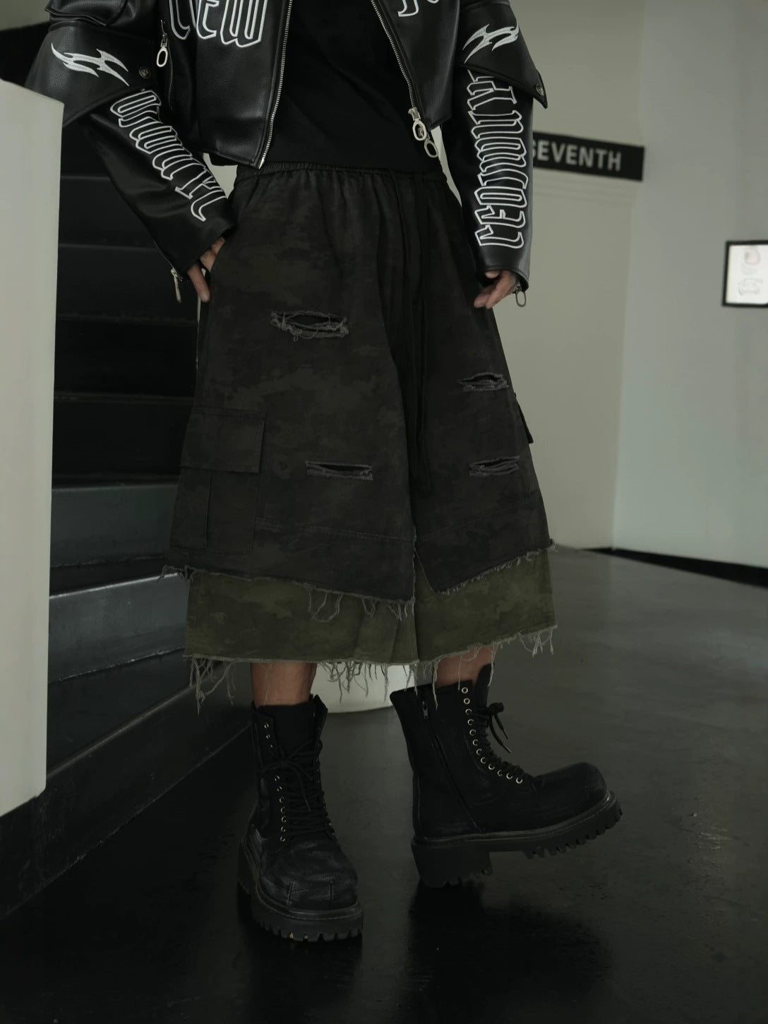 Camouflage Fake Layered Damage Frayed Wide Leg Cargo Half Pants WN28056