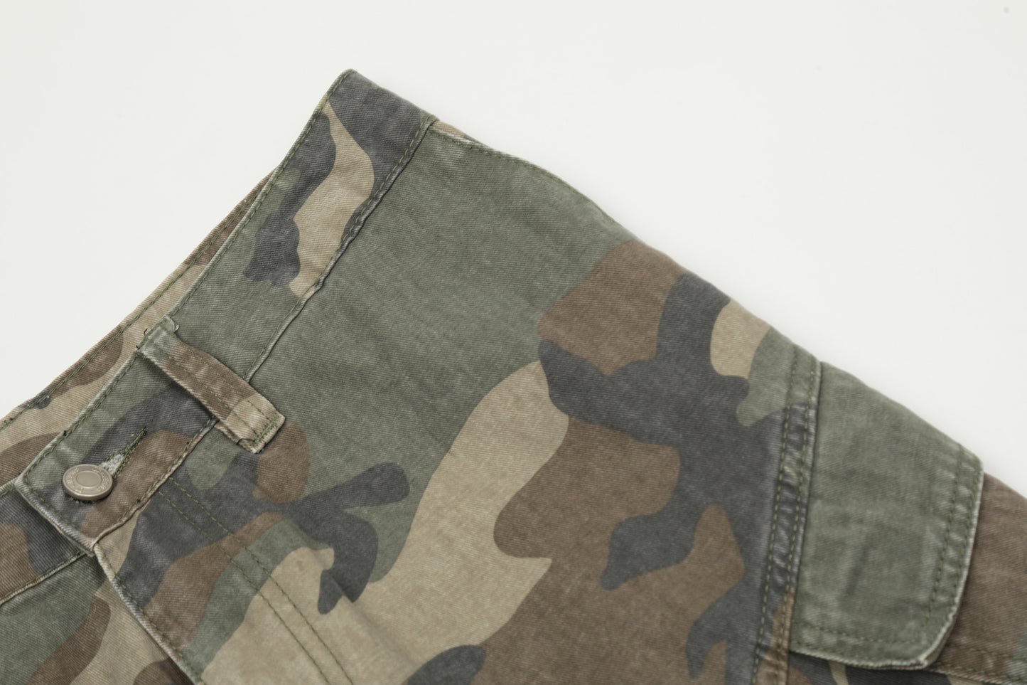 Camouflage Washed Wide-Leg Cargo Pants WN11353