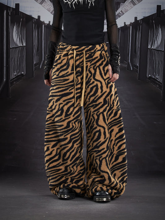 Fleece Lining Tiger Print Curved Wide Leg Pants WN22800