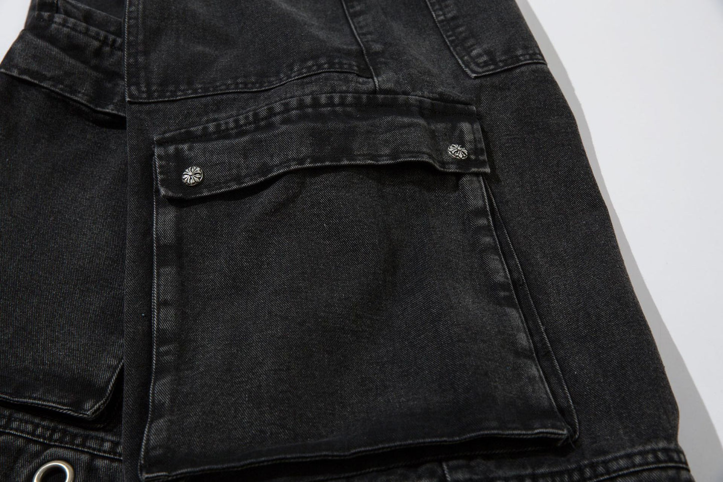 Washed Eyelet Cargo Denim Jeans WN25447