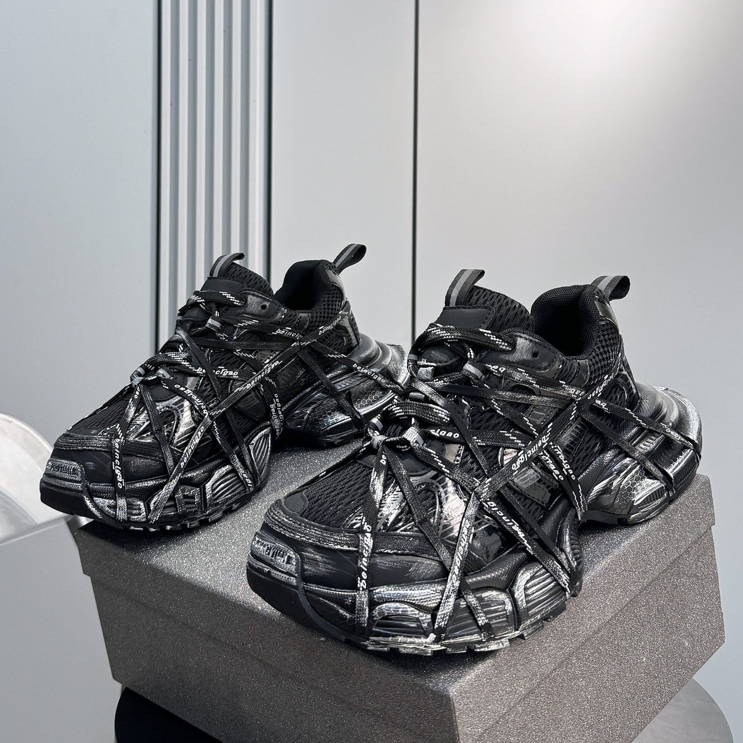 Mesh Strap Metallic Sneakers WN24672