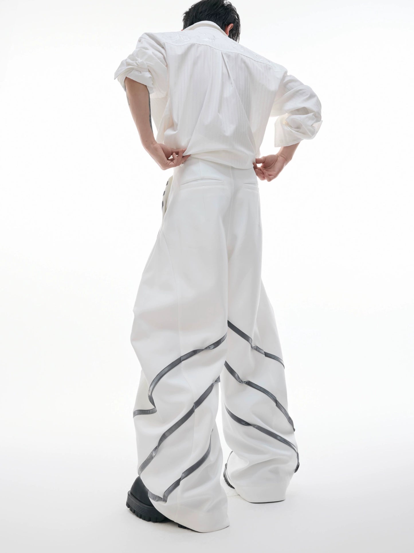 Three-Dimensional Cut Metal Stripe Stud Pleats Trousers WN18336