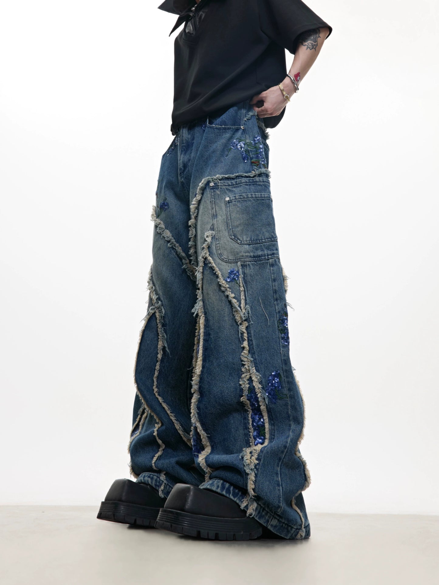 Sequin Embroidery Curved Raw Hem Wide Leg Denim Jeans WN18361