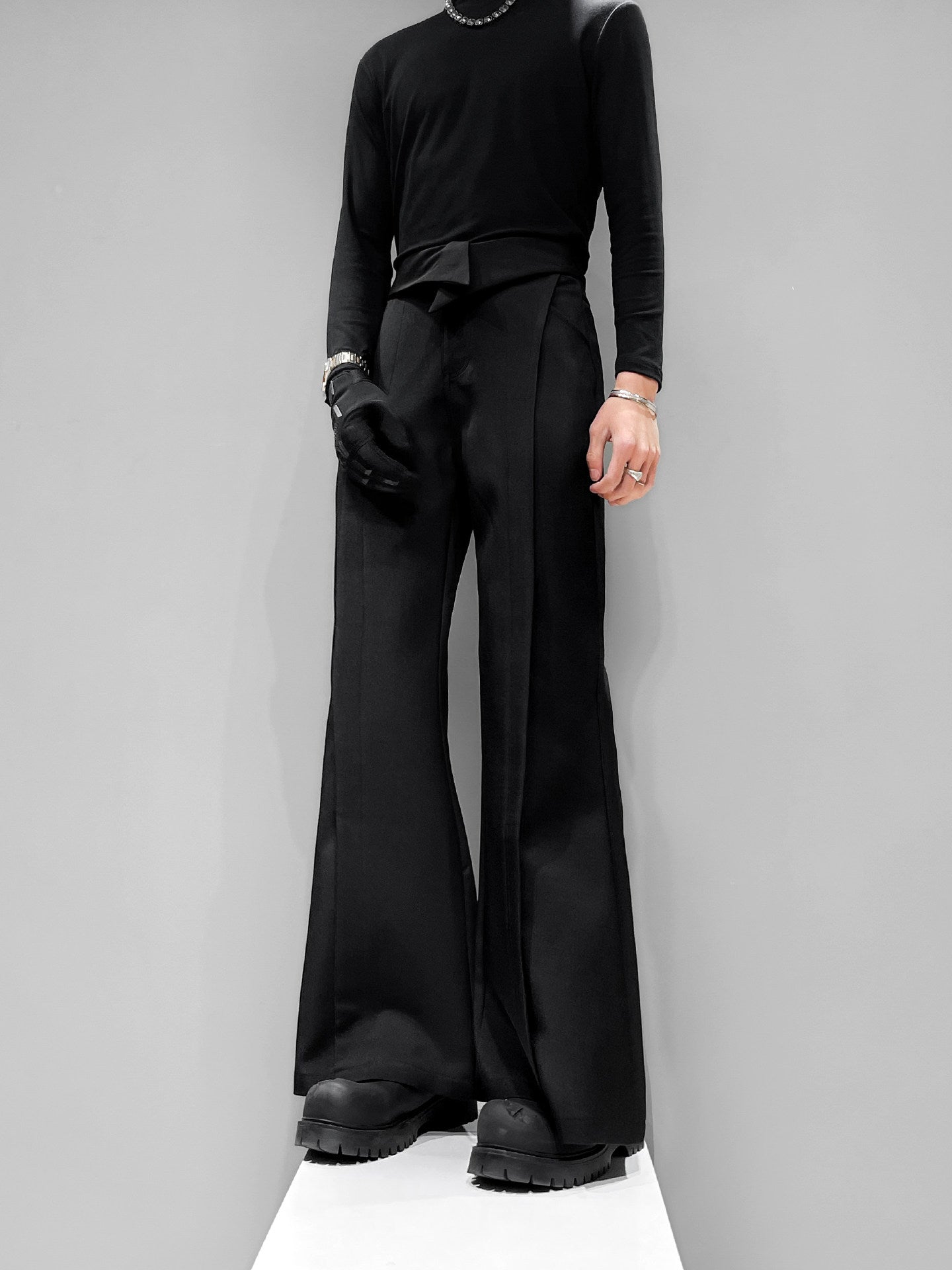 Deconstruction Pleats Flare Trousers WN23893