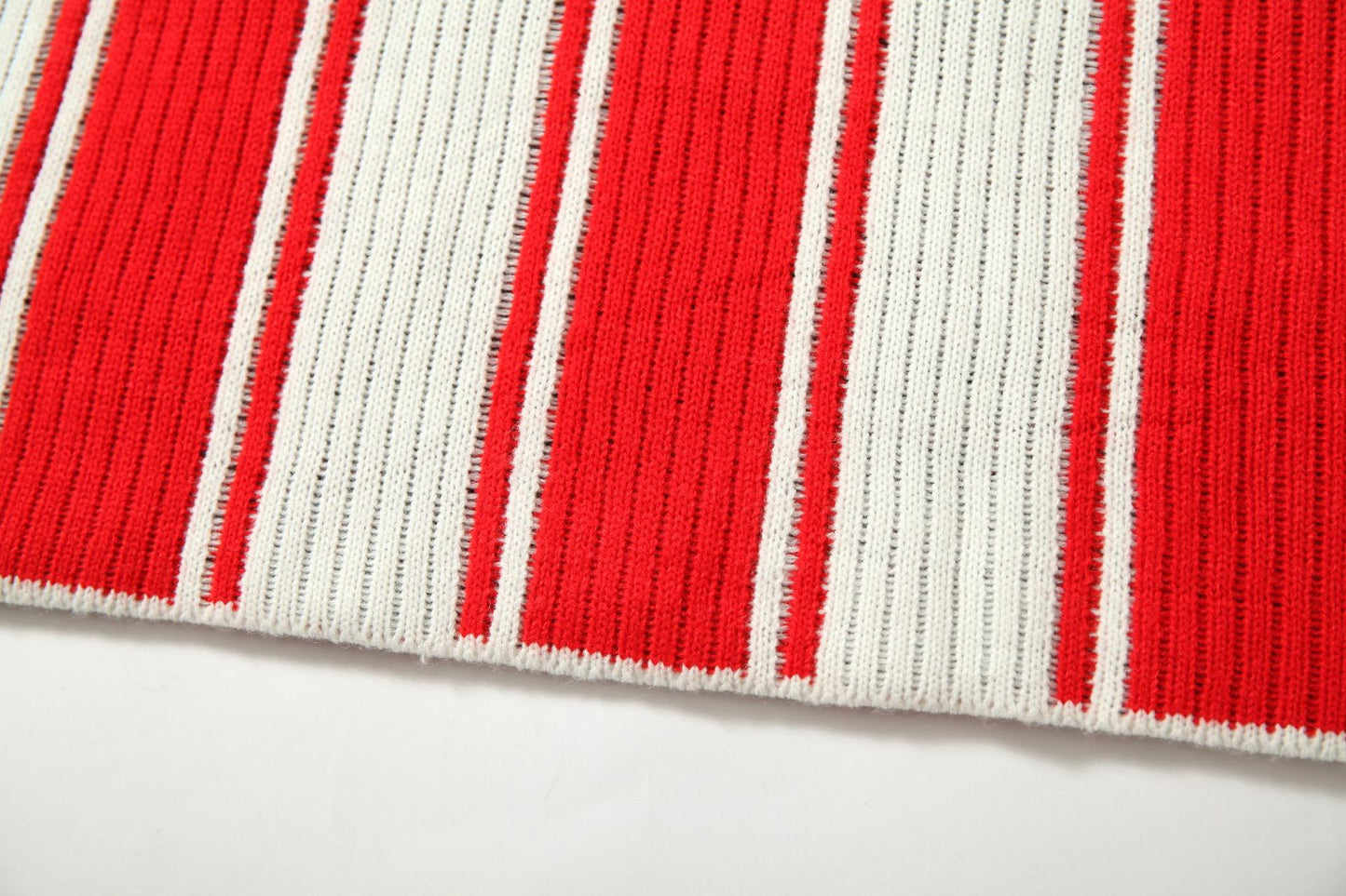Number Stripe V-Neck Short Sleeve Knit T-shirt WN25630