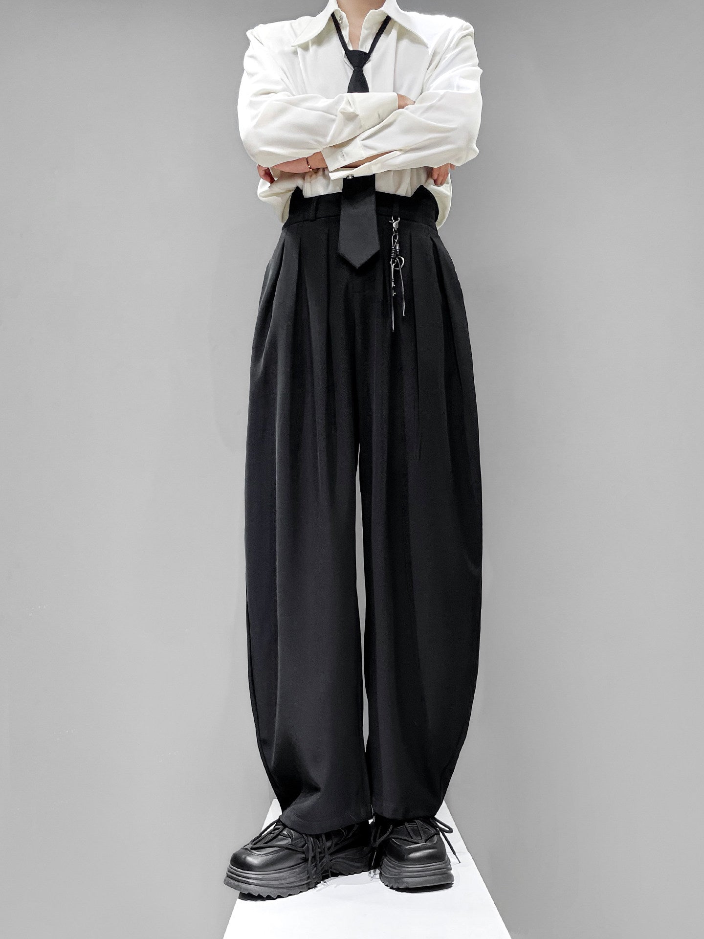 Curved Cut Wide Leg Trousers WN23953