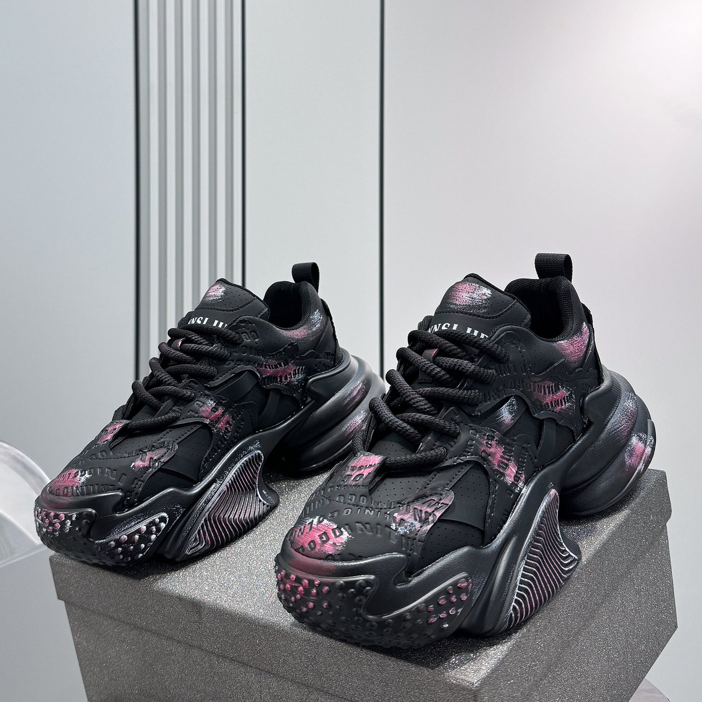 Graffiti Print Air Sole Chunky Sole Sneakers WN24620