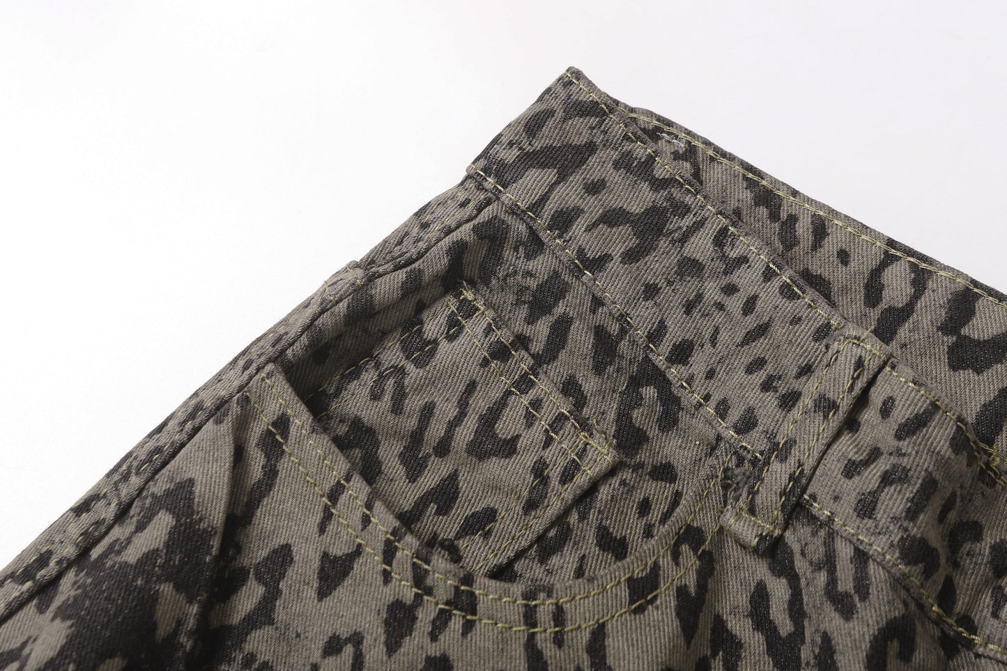 Leopard Print Curved Straight Wide Leg Denim Jeans WN25675