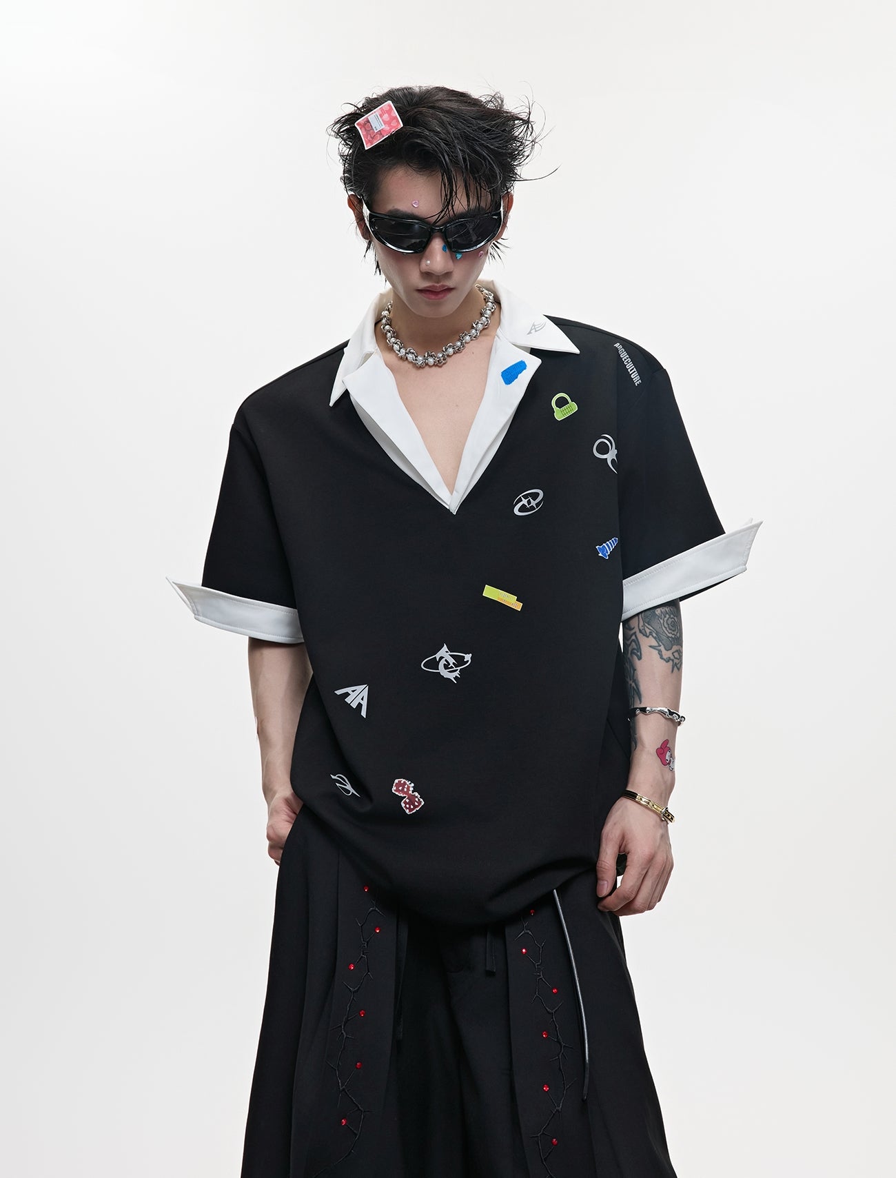 Sticker Print V-Neck Fake Layered Short Sleeve Polo T-Shirt WN18375