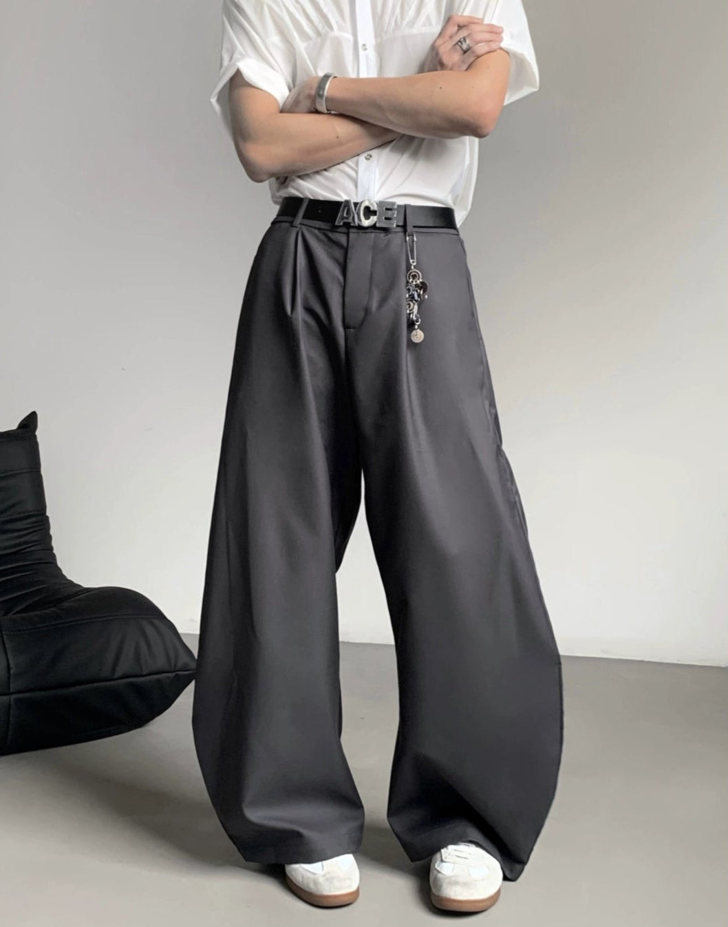 Pin Detail Curved-Cut Wide Leg Trousers WN20084