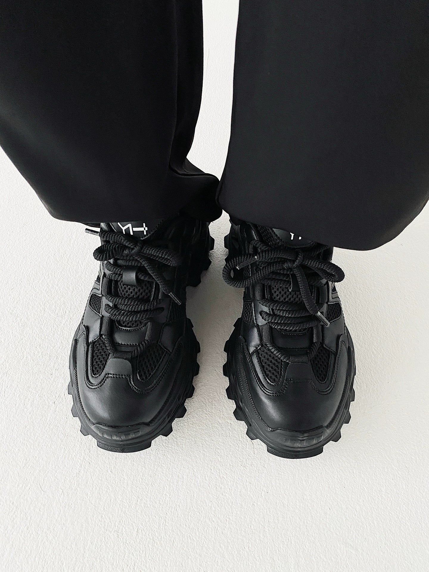 Thick Sole Mesh Sporty Sneakers WN21237