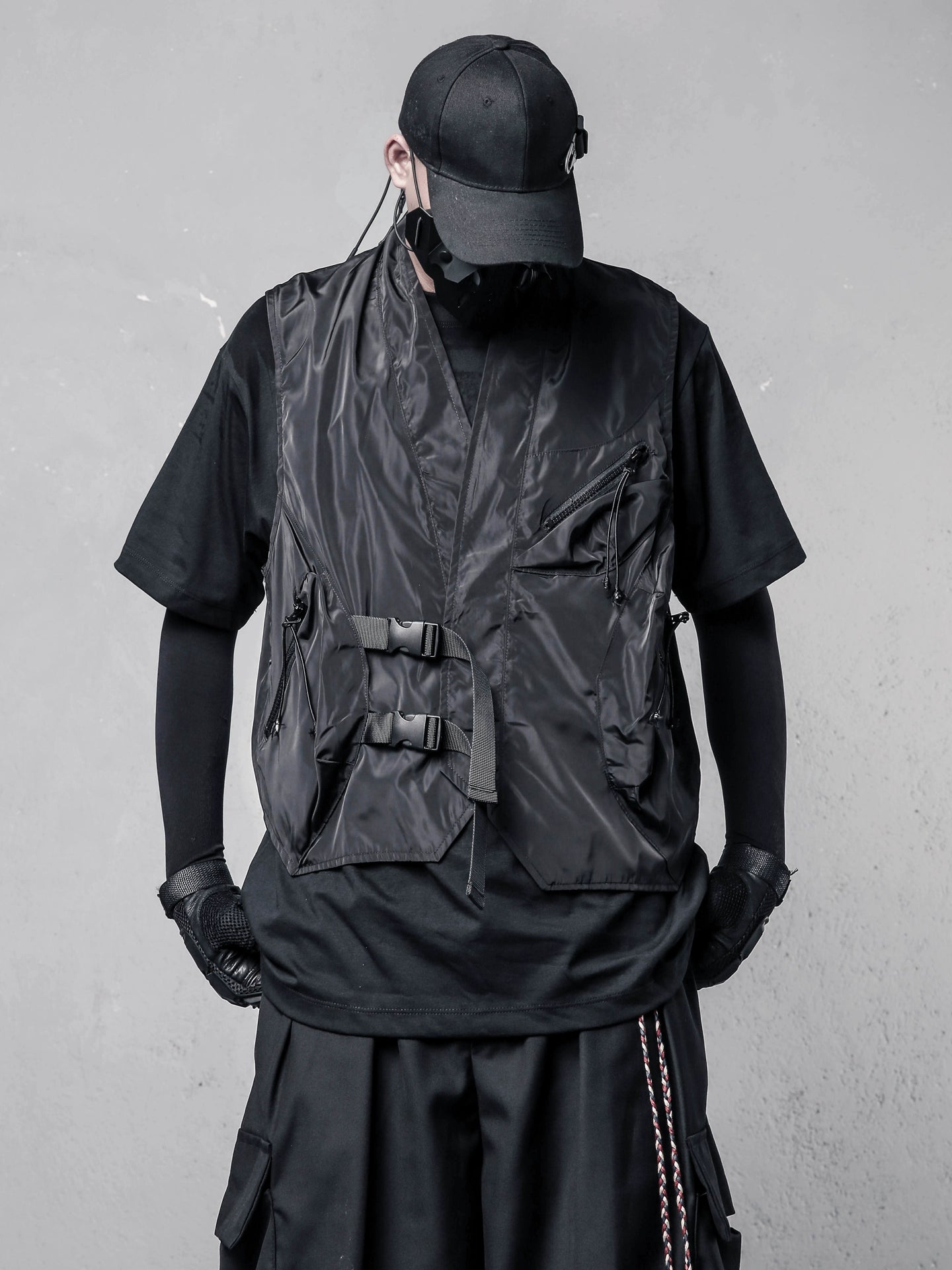 Multi-Pocket Metal Buckle Vest WN22438