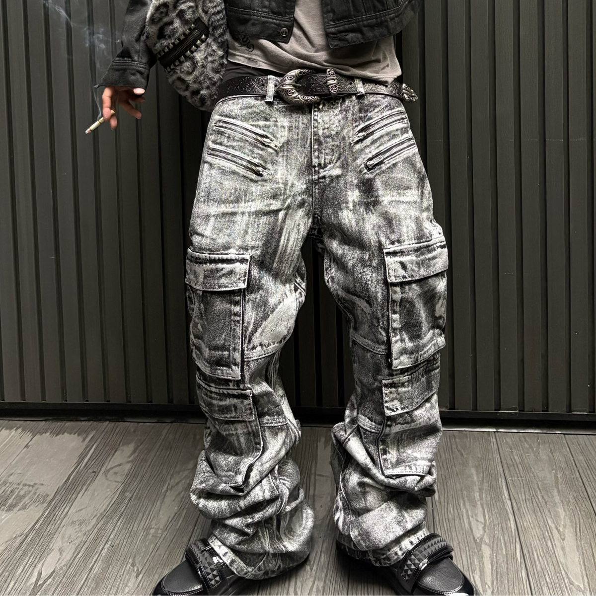 Washed Cargo Pocket Stacked Wide Leg Denim Jeans WN27394