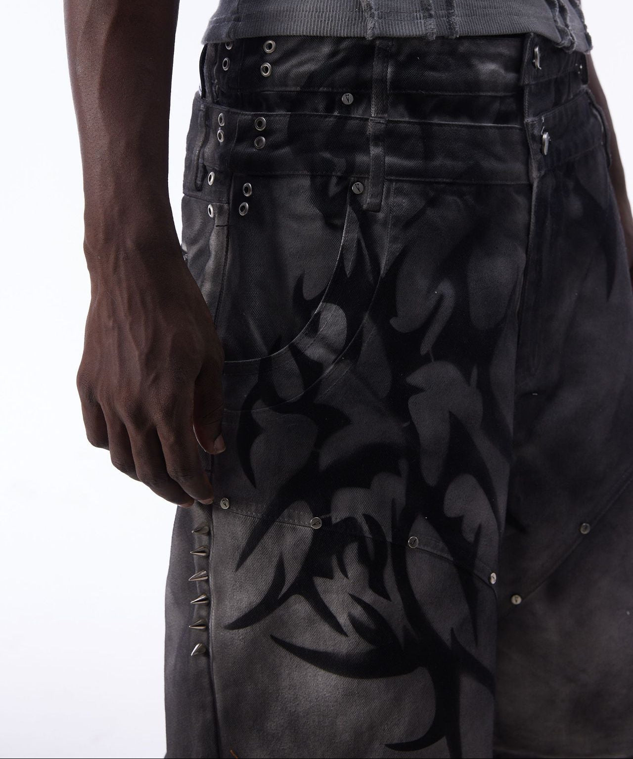 Washed Graffiti Dirty-Dye Denim Half Pants WN25741