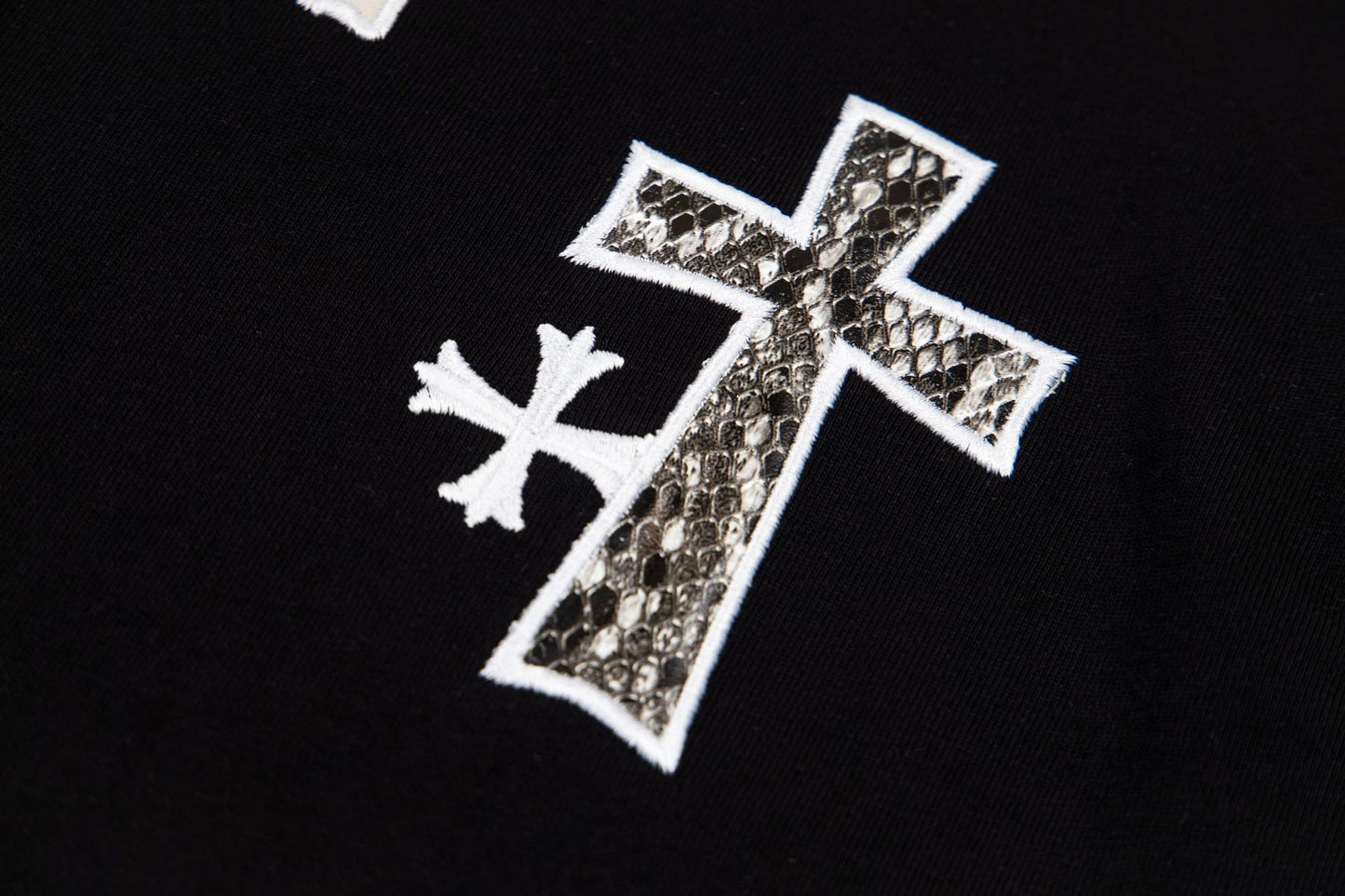 Cotton Cross Applique Embroidery Short Sleeve T-Shirt WN25577