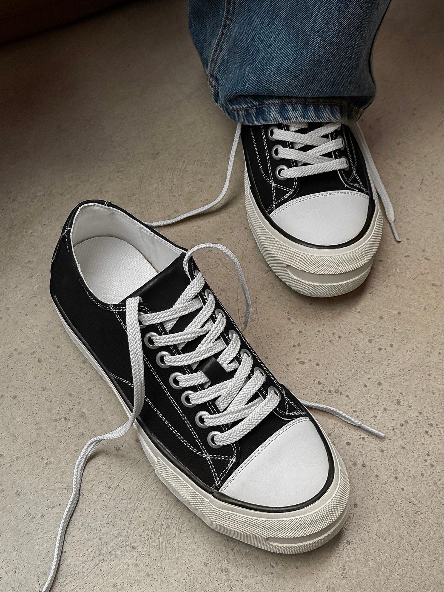 Lace Up Canvas Thick Sole Sneakers WN24501