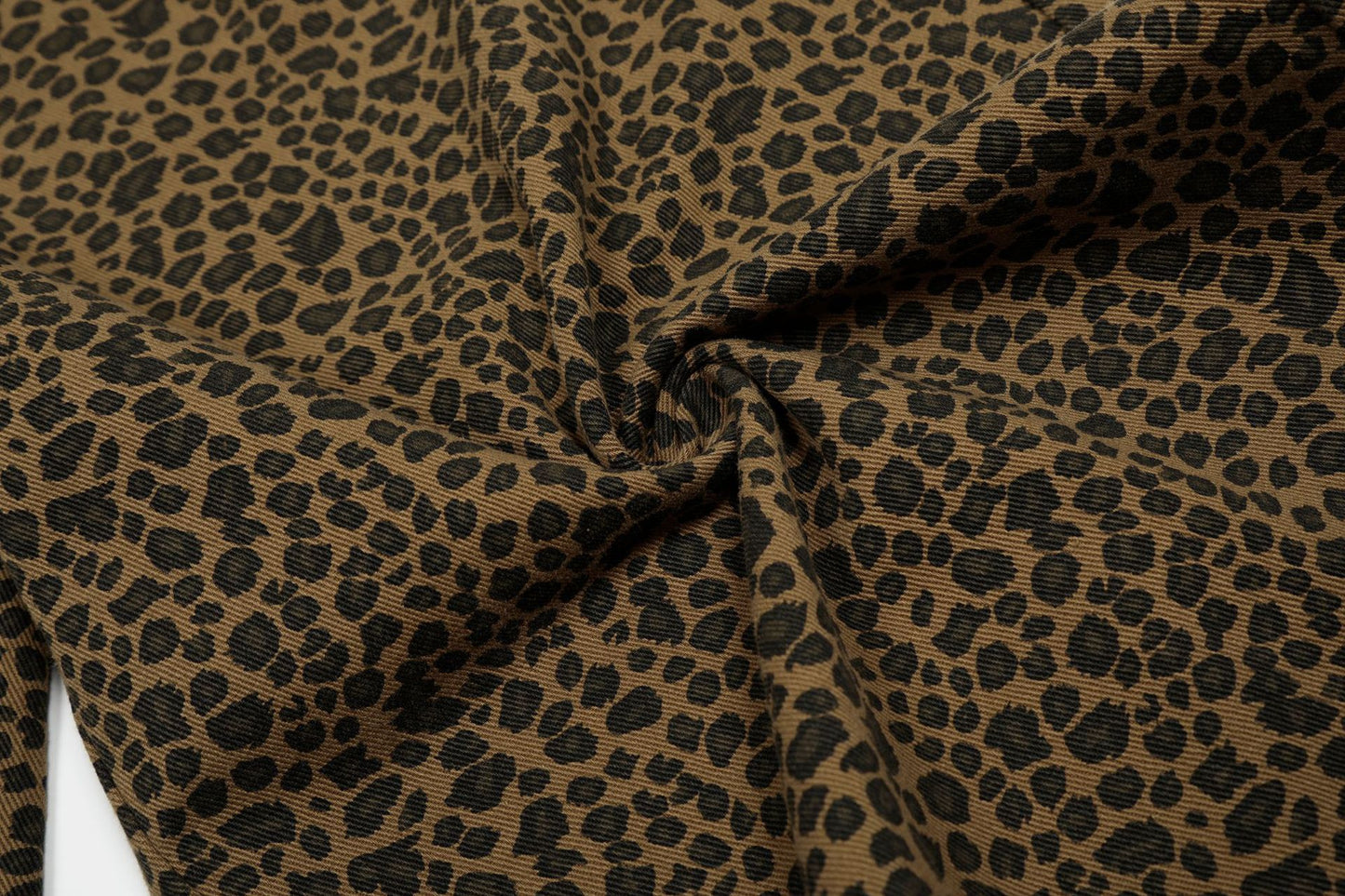Leopard Print Curved Cargo Half Pants WN26145
