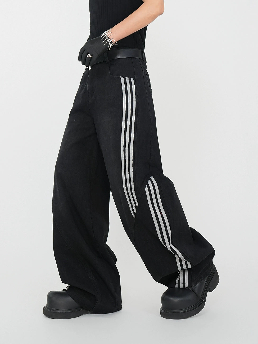 Side Stripe Curved Wide Leg Denim Jeans WN17396