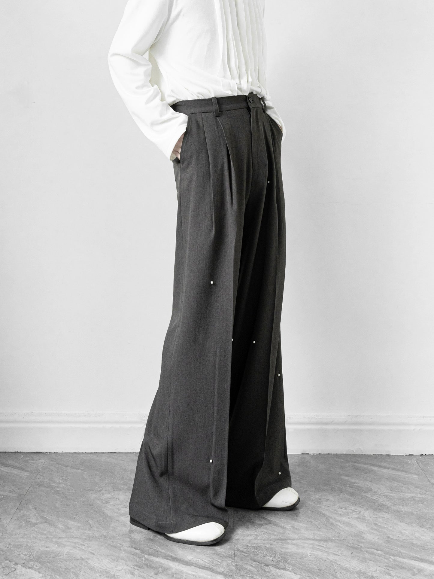 Pleats Pearl-Embellished Trousers WN11864