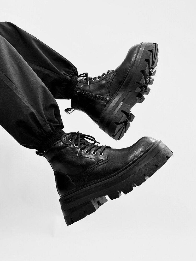 Lace Up Thick Sole Short Boots WN24562