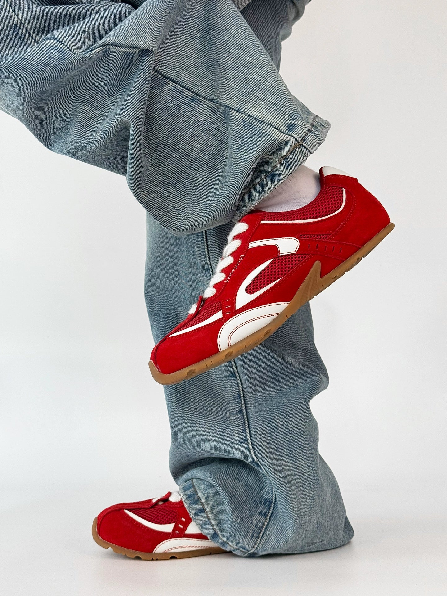 Thin Sole Lightweight Mesh Design Sneakers WN19167