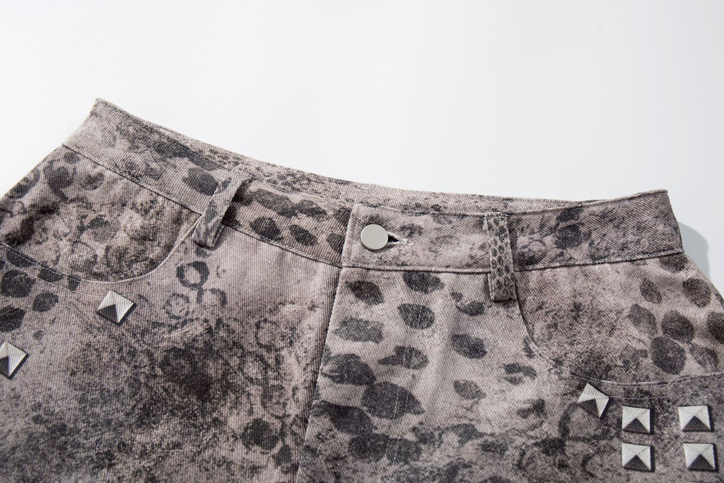 Camo Cross Graphic Denim Shorts WN25614