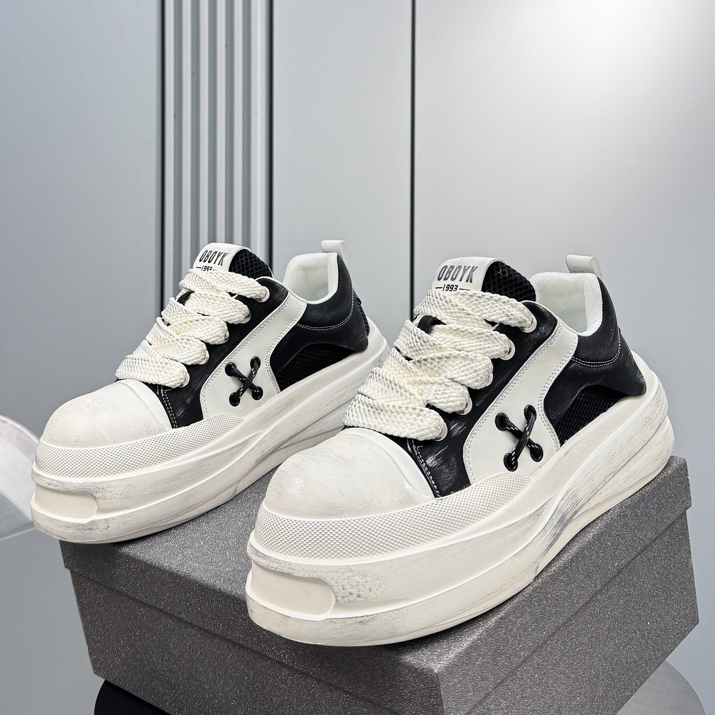 Platform Round Toe Mesh Lace-Up Sneakers WN24828
