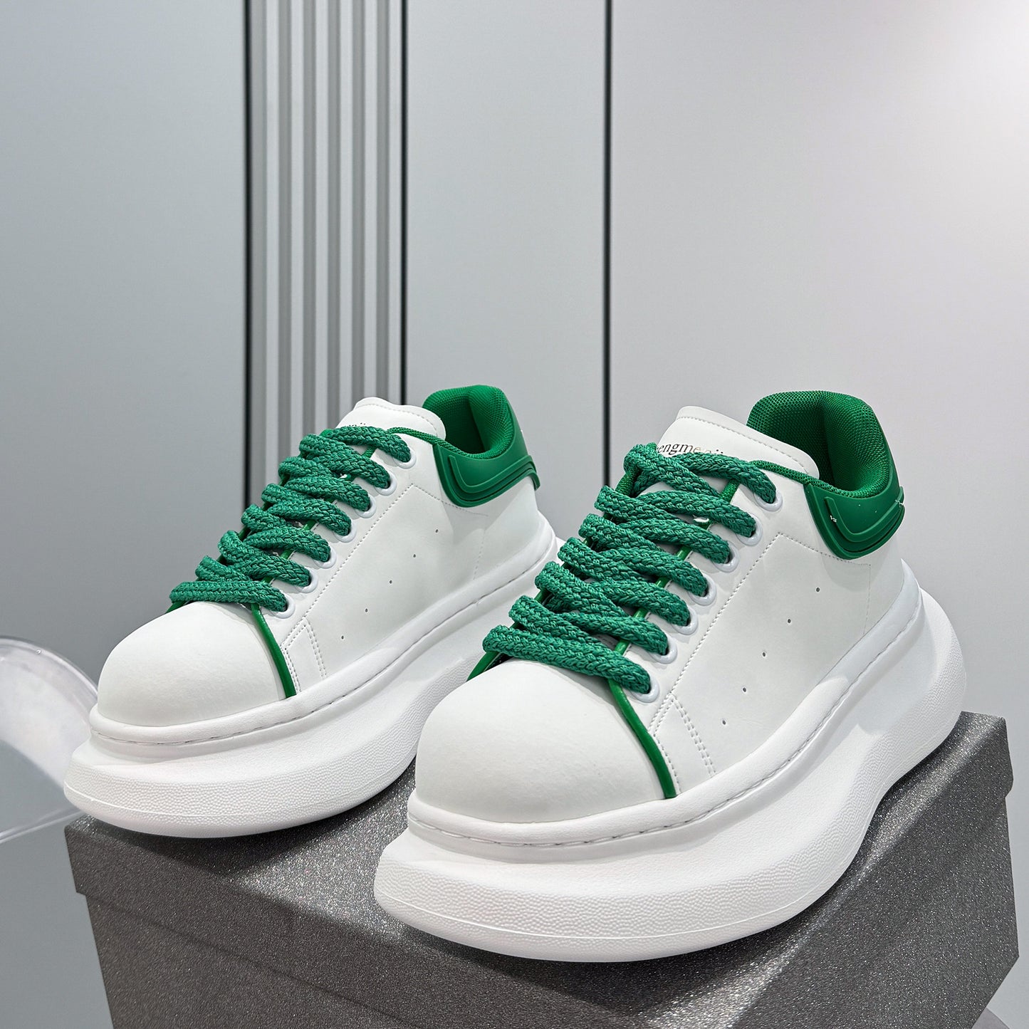 Round-Toe Platform Lace-Up Sneakers WN24805