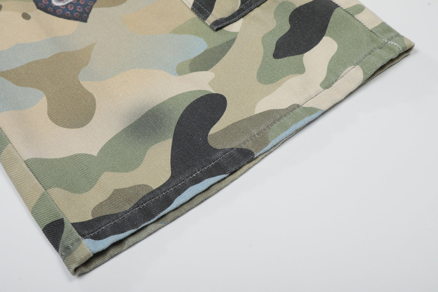 Camouflage Chain Charm Cropped Half Pants WN25539