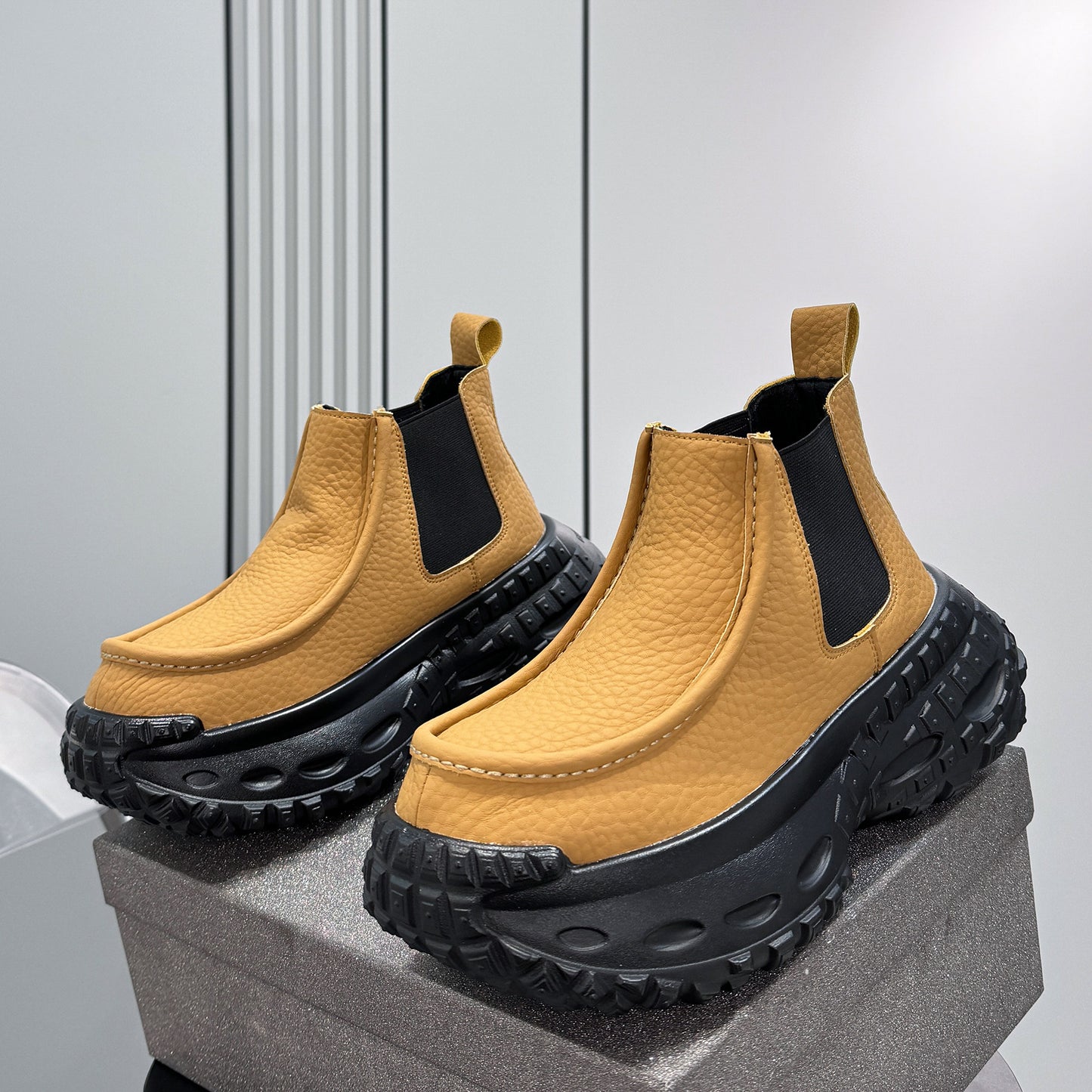Thick-Sole Height-Increasing Chelsea Boots WN24774