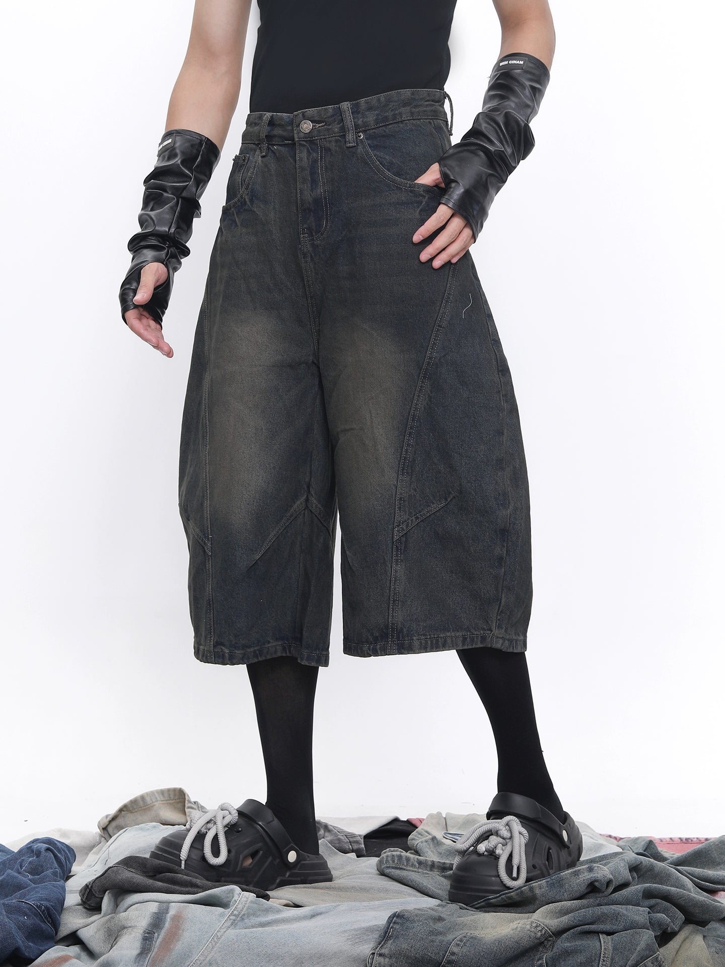 Deconstructed Curved Blade Design Wide Leg Half Denim Jeans WN18657