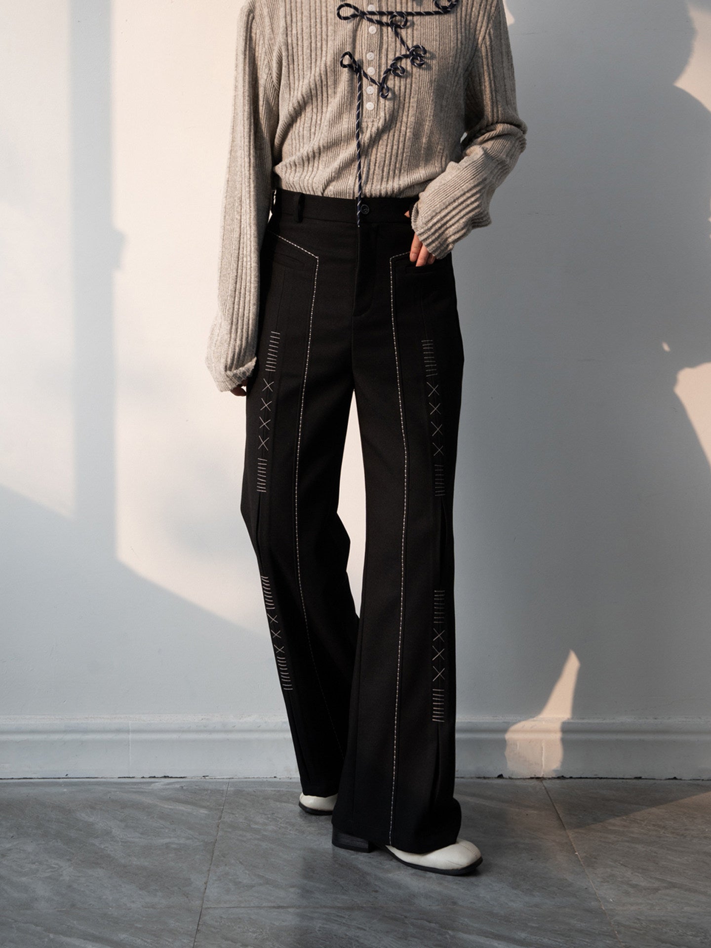 Contrast Stitch Wide-Leg Trousers WN23638
