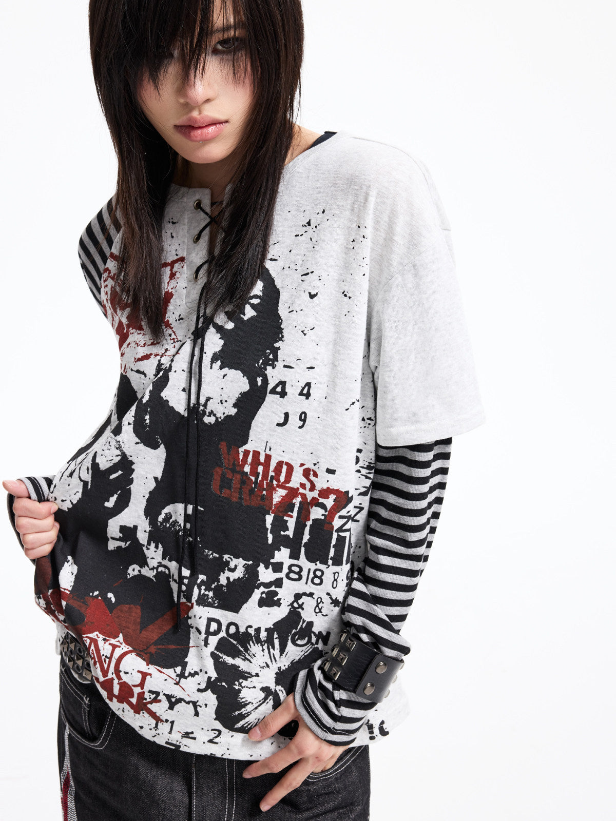 Fake Layered Raglan Sleeve Graffiti Print Long Sleeve T-Shirt WN27365