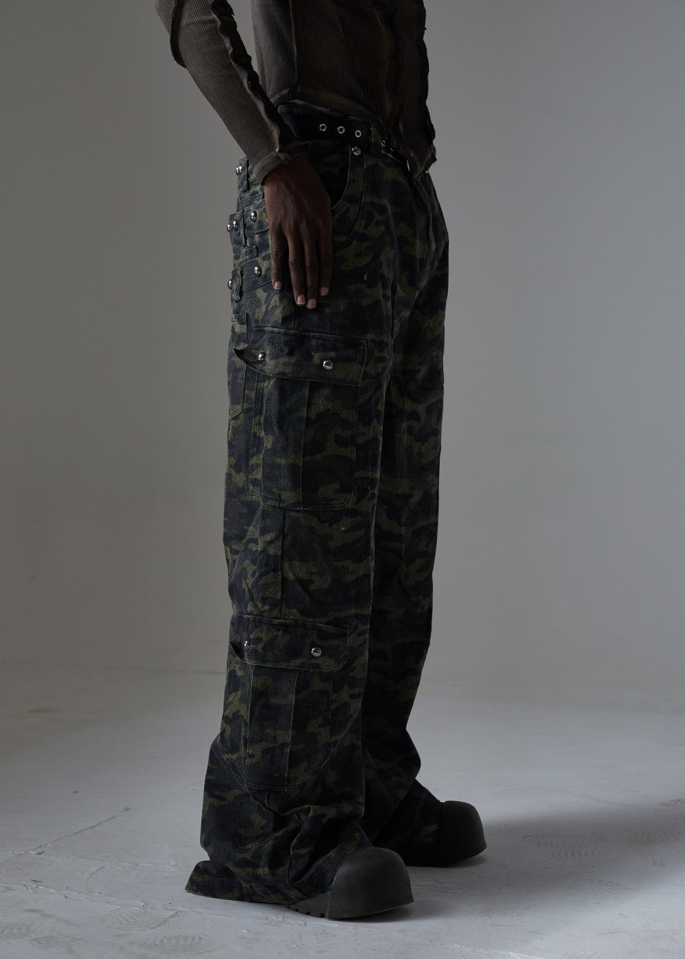 Camouflage Cargo Pocket Wide Leg Denim Jeans WN28009
